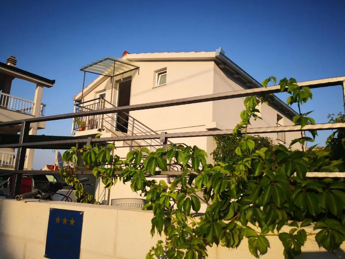 Apartment Apartman Barada Slatine Croatia