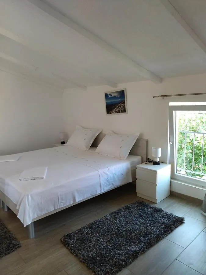 Apartman Barada 슬라티네