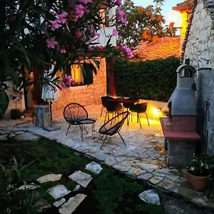 Apartment Little Heaven, Slatine