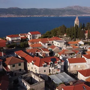 Apartment Buga, Slatine