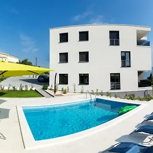 Apartment Petra's Place - Sea View, Slatine
