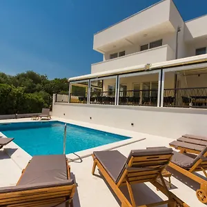 Guest house Luxury Magico, Slatine